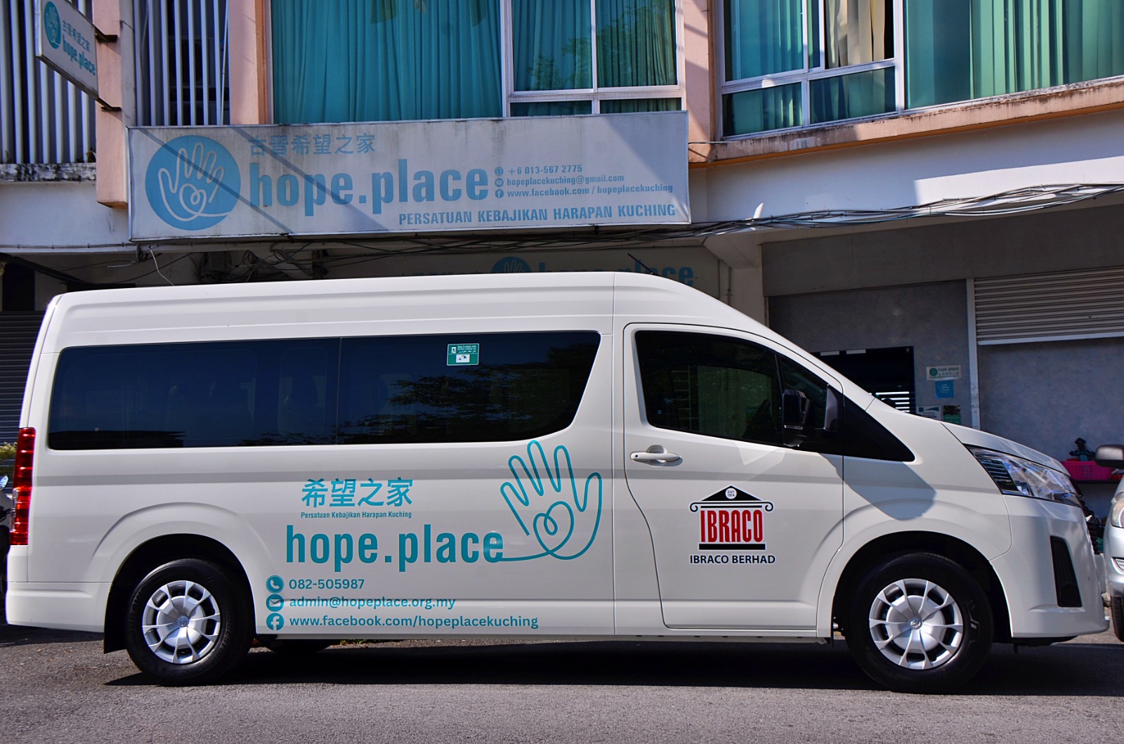 Ibraco donates van for humanitarian work to Hope Place